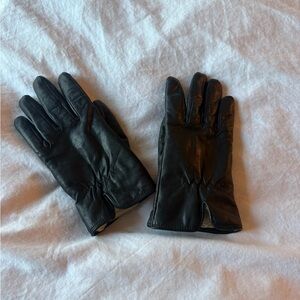 Black Women’s Leather Fleece-Lined Gloves